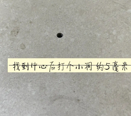 施秉瓷砖空鼓维修公司专业解答在瓷砖铺贴过程中，如果砂料搅拌不均匀，将会带来以下问题